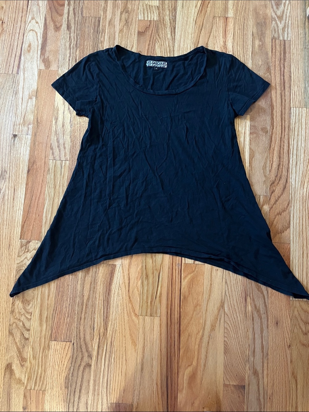 Black Short-Sleeve Handkerchief Hem Women's Top